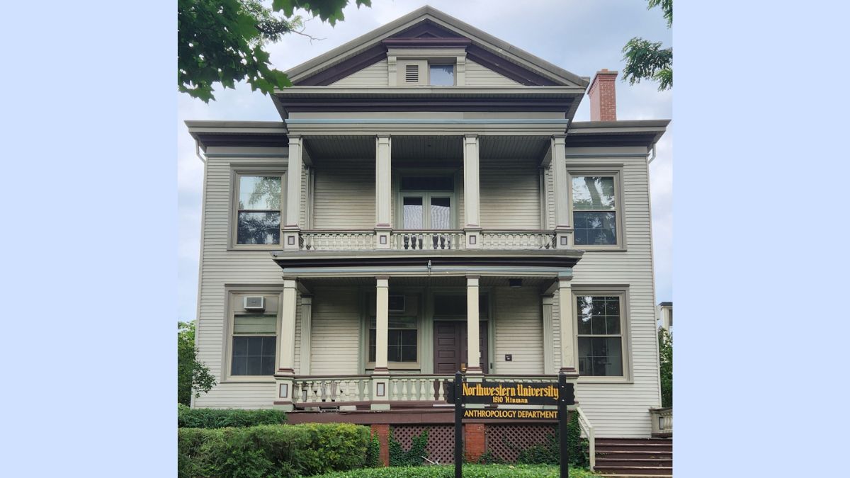 photo of exterior of 1810 hinman ave